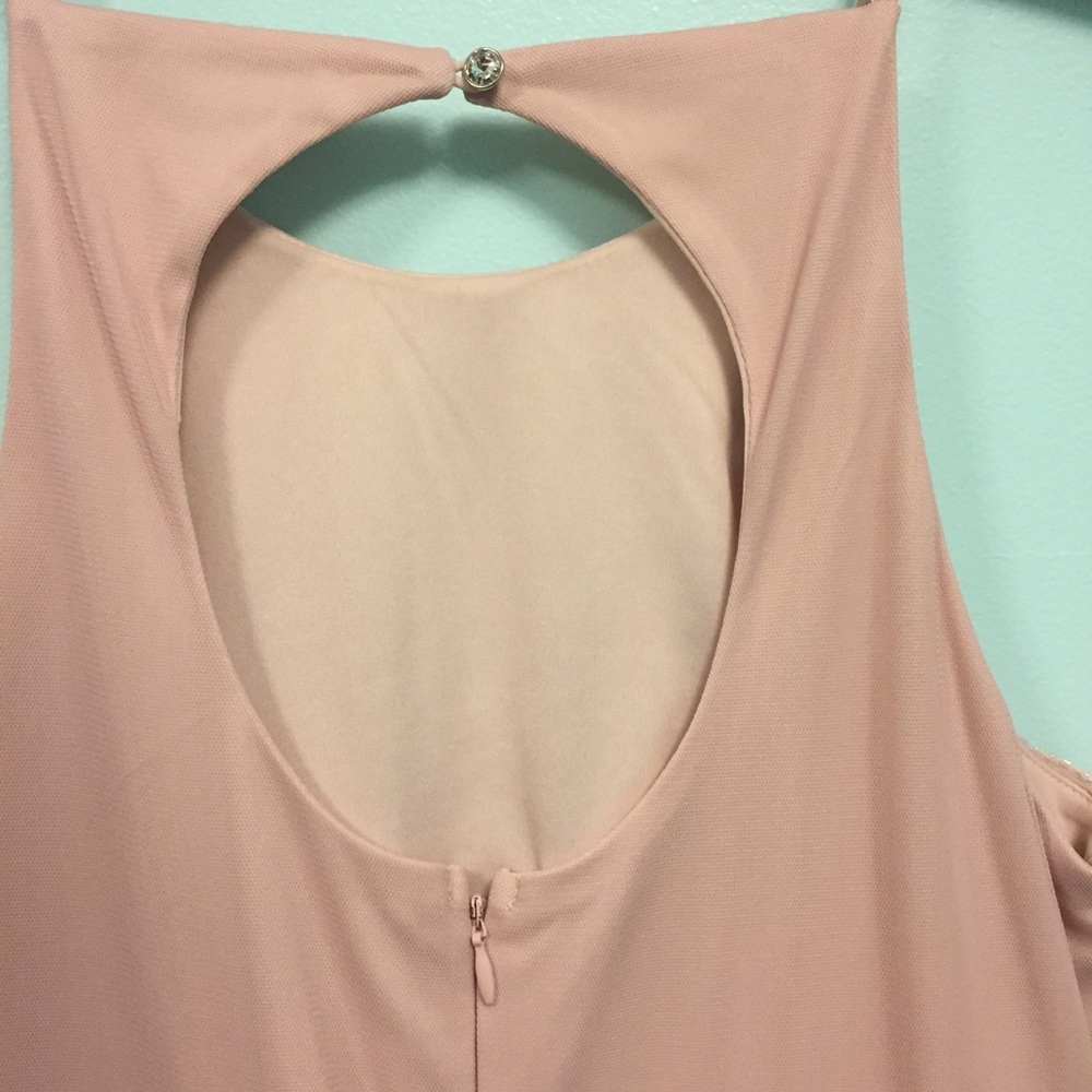Beautiful light pink short formal dress - Picture 3 of 7